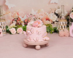 roze vlinder taart met bloem