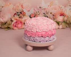 roze paarse rozetten taart